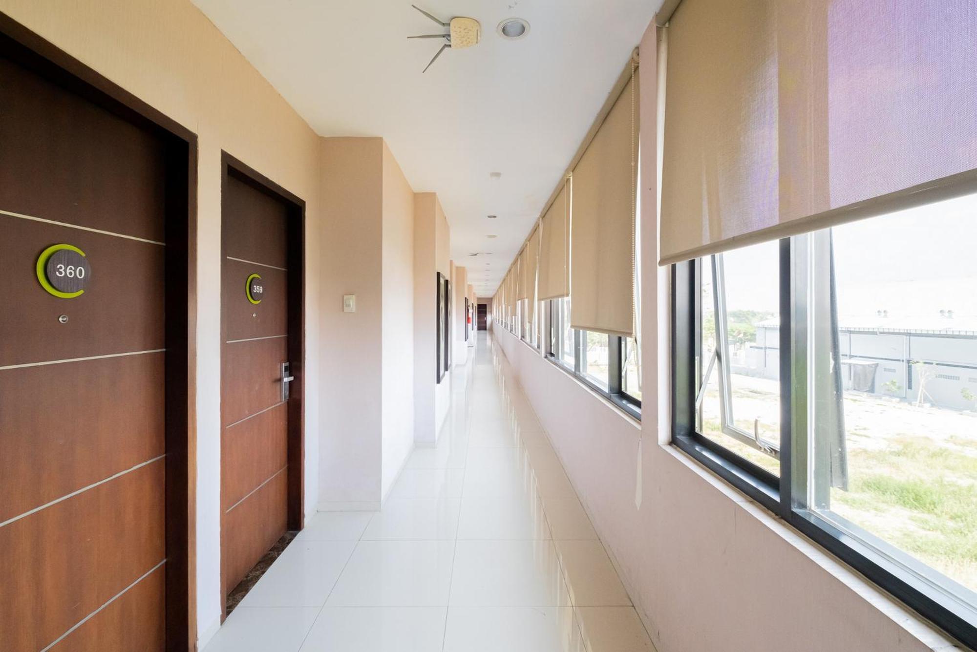 Отель Reddoorz Premium @ Jalan Veteran Bojonegoro Экстерьер фото